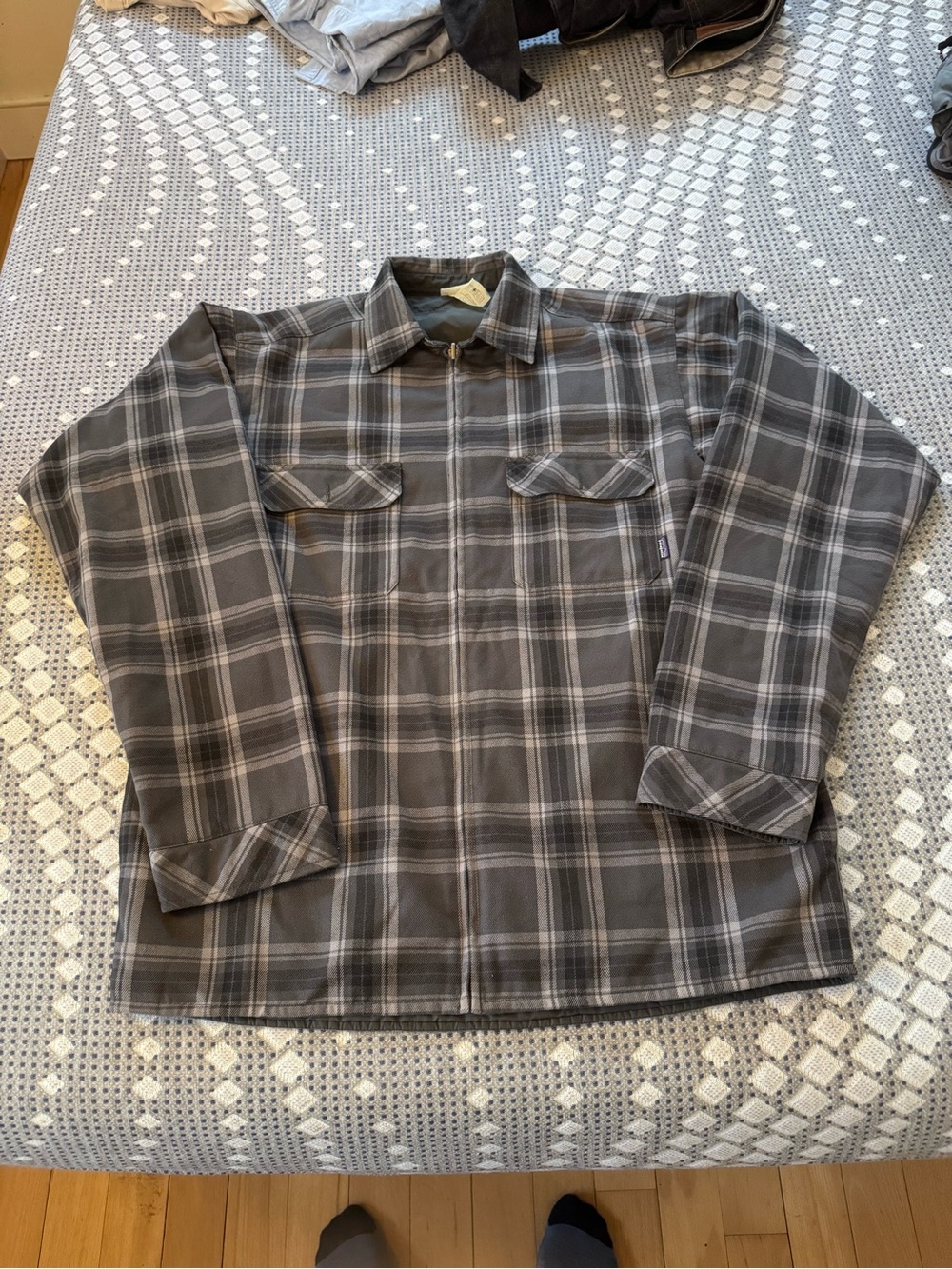 Patagonia Olive & Gray Plaid Reversible Lightweight Jacket - Picture 3 of 3